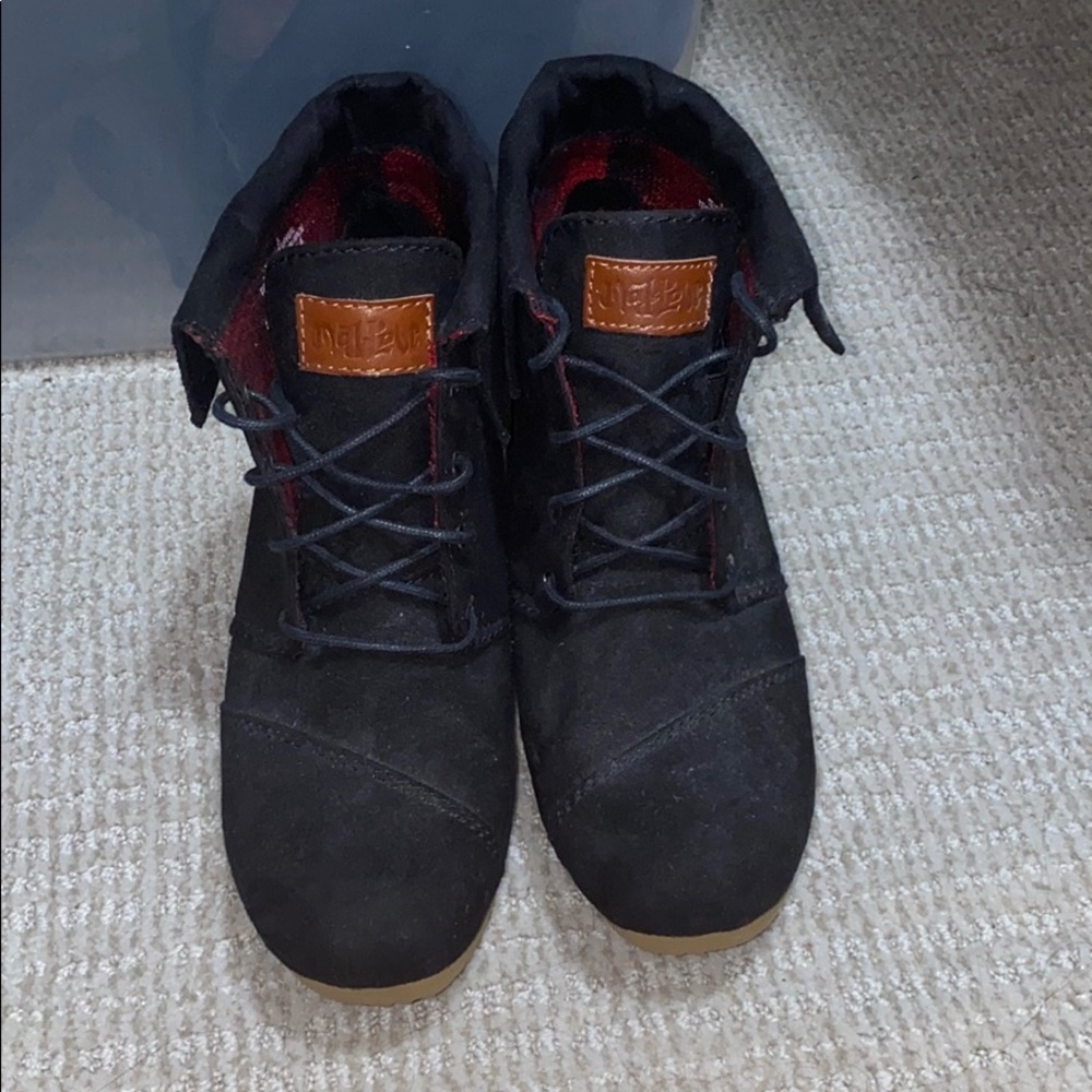 Size 8 suede black wedge booties